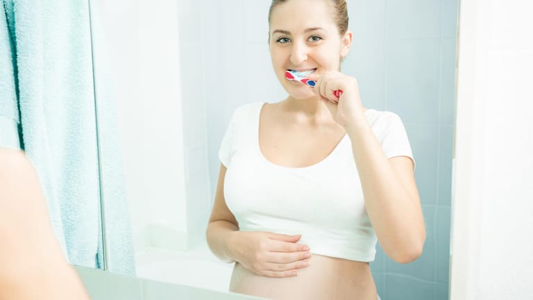 Zahnpflege ist ein wichtiges Thema in der Schwangerschaft.