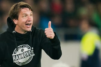 Hannovers Trainer Daniel Stendel muss zum Zweitliga-Auftakt gegen Kaiserslautern auf mehrere Spieler verzichten.