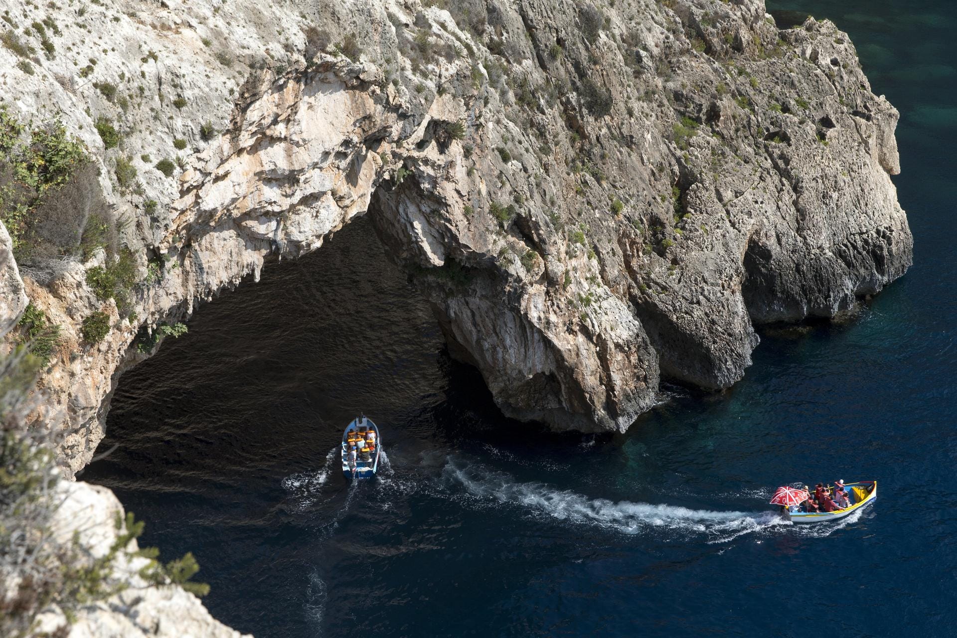 Die Blaue Grotte bei Zurrieq ist nur vom Meer aus erreichbar.