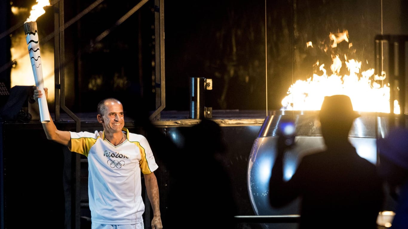 Das Olympische Feuer brennt - Vanderlei de Lima sei Dank.