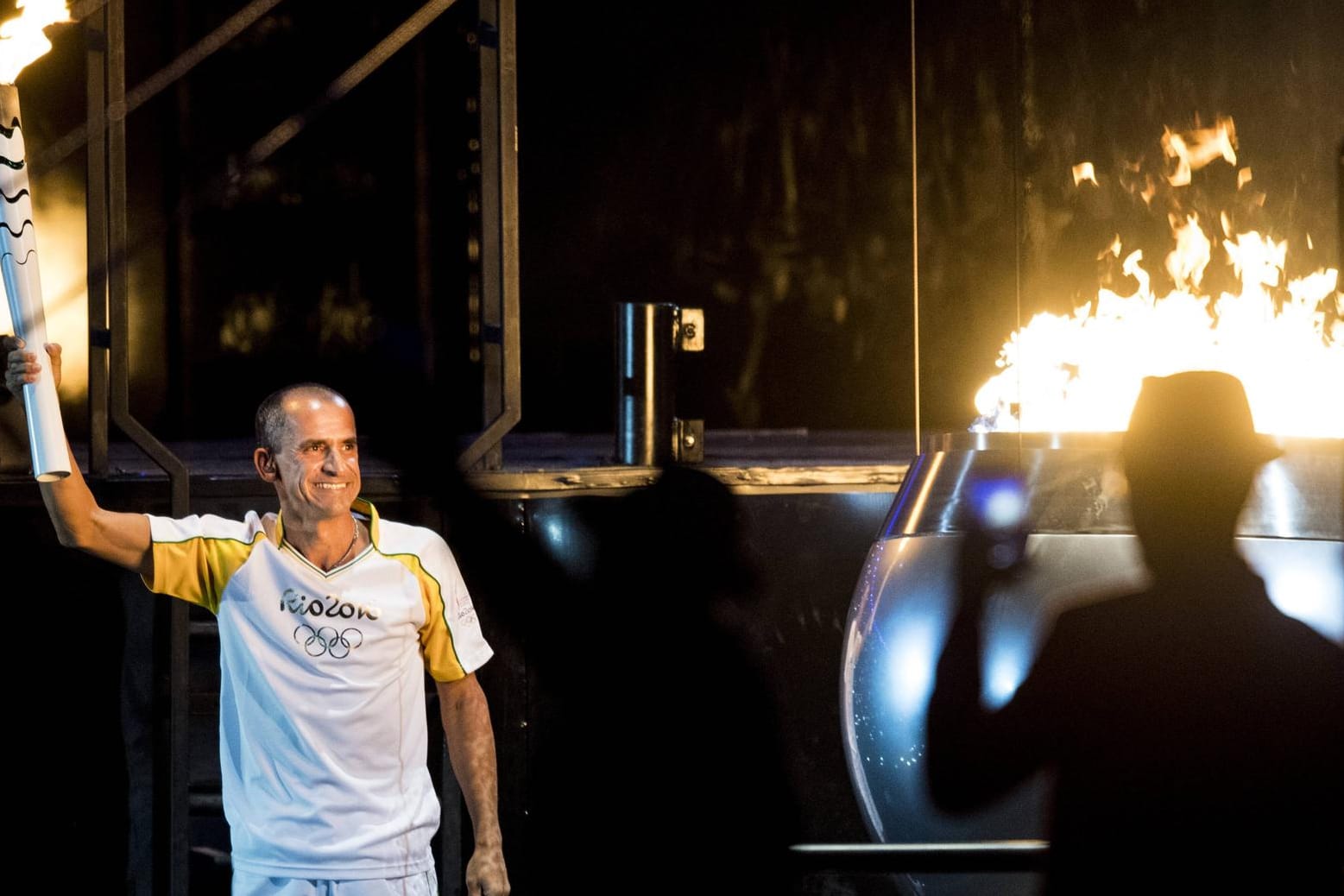 Das Olympische Feuer brennt - Vanderlei de Lima sei Dank.