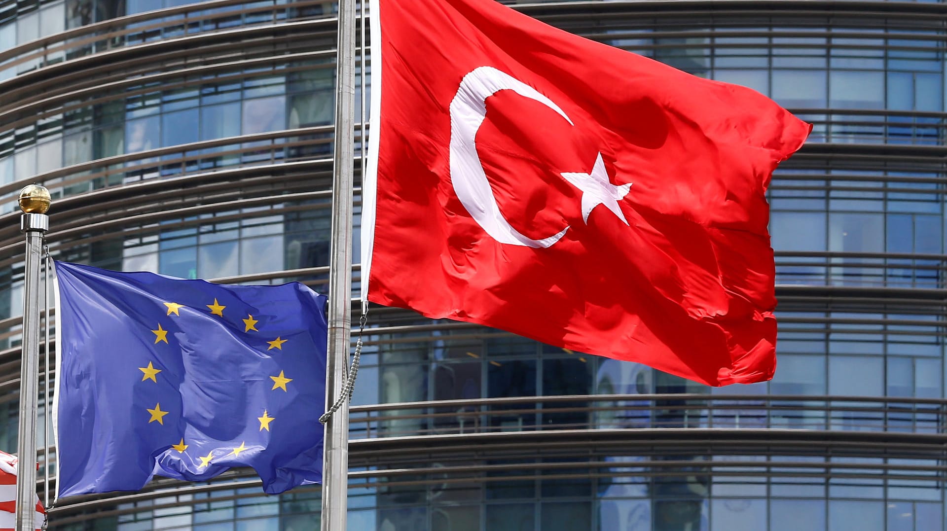 EU-Beitrittsgespräche mit der Türkei: Sowohl Befürworter wie Gegner eines Abbruchs haben gute Argumente. EU-Beitrittsgespräche mit der Türkei: Sowohl Befürworter wie Gegner eines Abbruchs haben gute Argumente.
