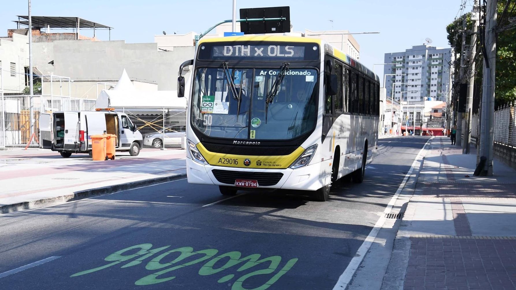 Freie Fahrt: Ein Bus für Medienvertreter auf der Olympic Lane in Rio de Janerio. Freie Fahrt: Ein Bus für Medienvertreter auf der Olympic Lane in Rio de Janerio.