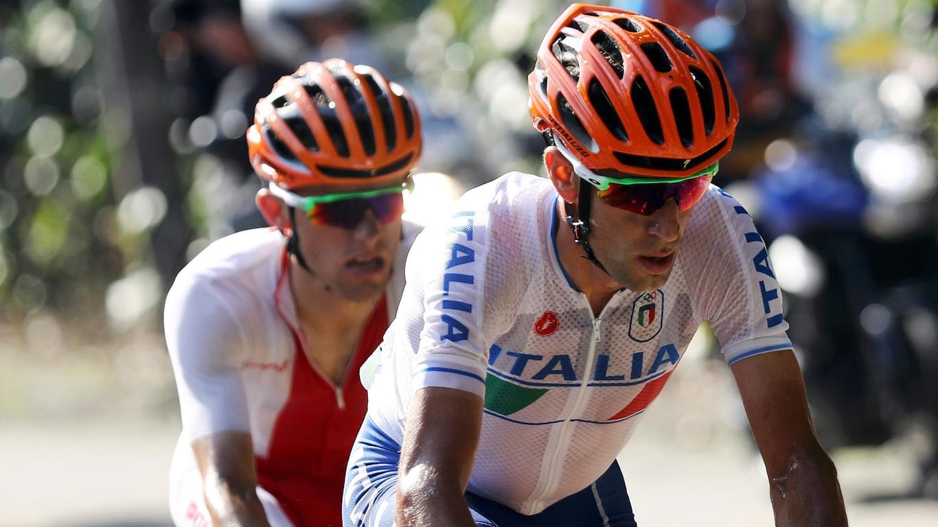 Da war die Welt noch in Ordnung für Vincenzo Nibali. Der Italiener führt vor Rafal Majka.