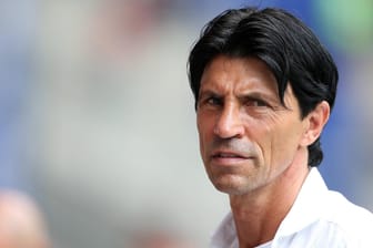 Wundert sich über die Transferausgaben des HSV: Eintracht-Sportdirektor Bruno Hübner.