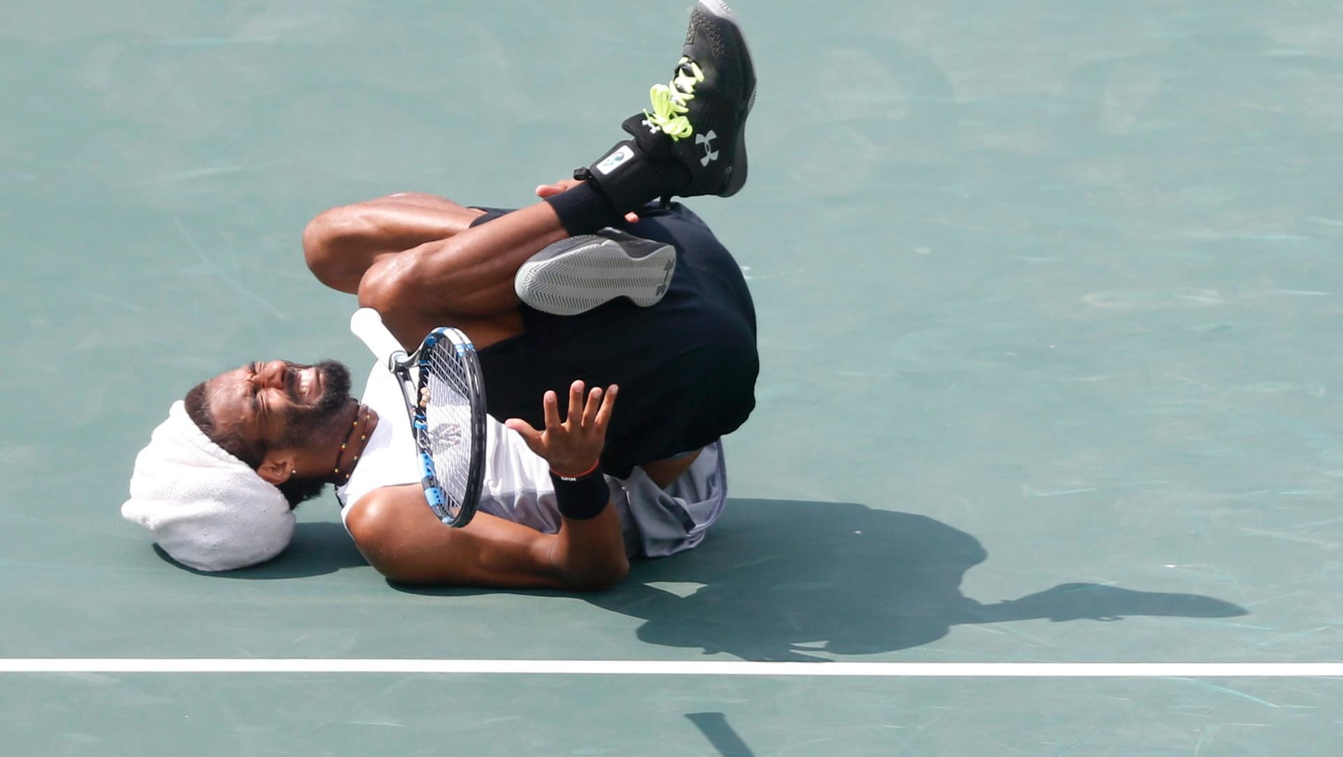 Dustin Brown muss beim olympischen Tennis-Turnier verletzt aufgeben.
