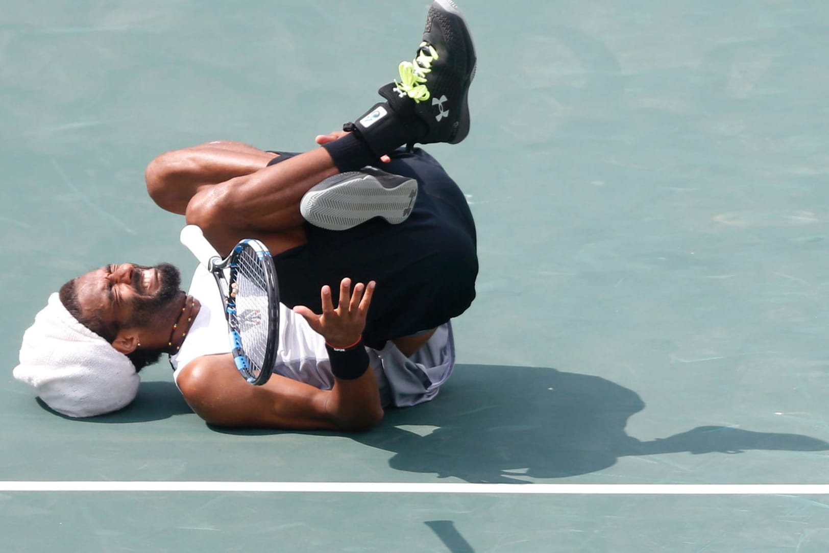 Dustin Brown muss beim olympischen Tennis-Turnier verletzt aufgeben.