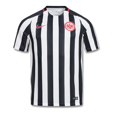 "Schwarz-Weiß wie Schnee, das ist die SGE" - nie traf ein Trikot mehr auf eine der Vereinshymnen von Eintracht Frankfurt zu. Der Klub setzt auf schlichte Eleganz. Das Trikot ähnelt dem der "Alten Dame".
