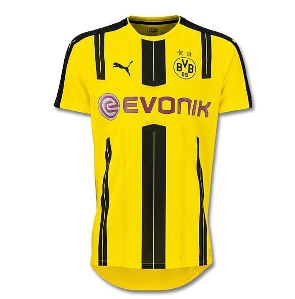 Schwarz-Gelb bricht in eine neue Ära auf: Denn nicht nur in Sachen Personalien gibt es Neureungen bei Borussia Dortmund, auch das Trikot bricht aus dem bekannten Muster heraus. Die gelbe Maske wird durch futuristische sowie unterbrochene Längsstreifen in schwarz erweitert.