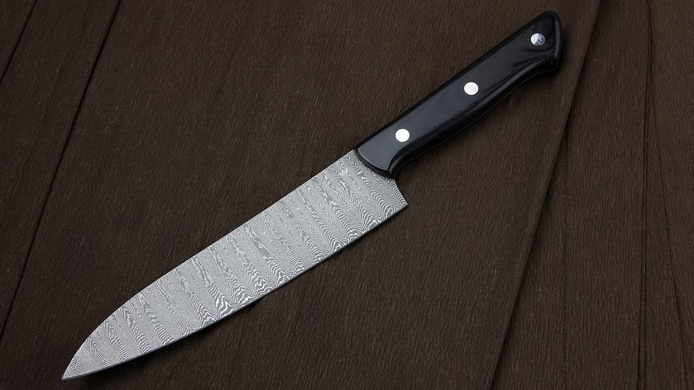 Das Messer ist des Mannes wertvollster Besitz. Jürgen Schanz fertigt von Hand edle Koch- und Taschenmesser sowie Säbel, Schwerter und Schmuck.