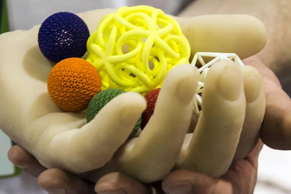 Mit einem 3D-Drucker lassen sich kleine und größere Objekte auch zu Hause drucken.