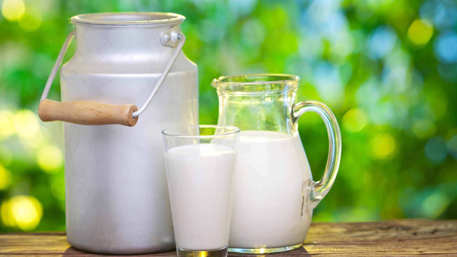 Pasteurisieren bezeichnet das kurze Erhitzen um die Haltbarkeit von Lebensmitteln zu verlängern.