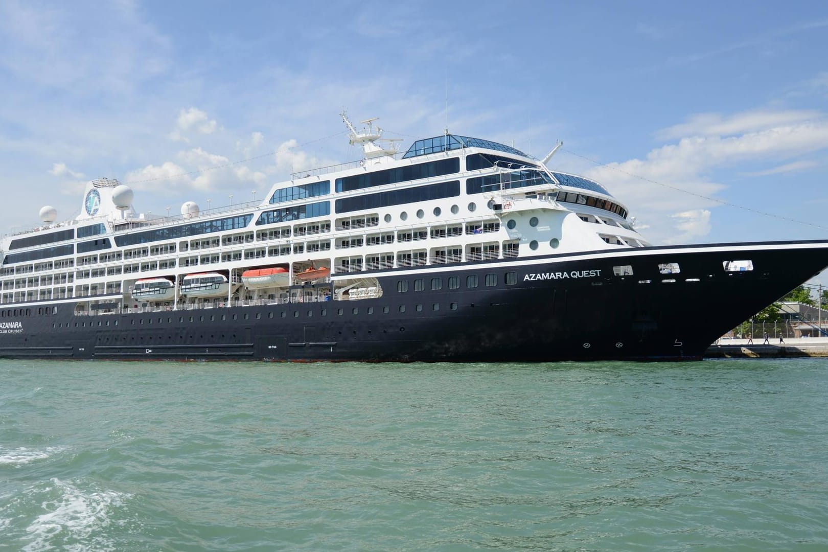 Auf diesem Schiff geht es im nächsten Jahr rund: Die "Azamara Quest".