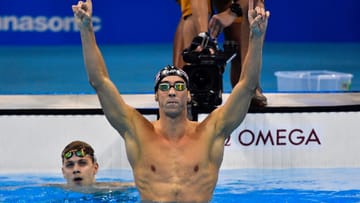 Michael Phelps ist der König der Olympischen Spiele: Über 200 Meter Schmetterling holte der US-Amerikaner seine 20. Goldmedaille. Wenig später lässt er mit der Staffel die 21. folgen.
