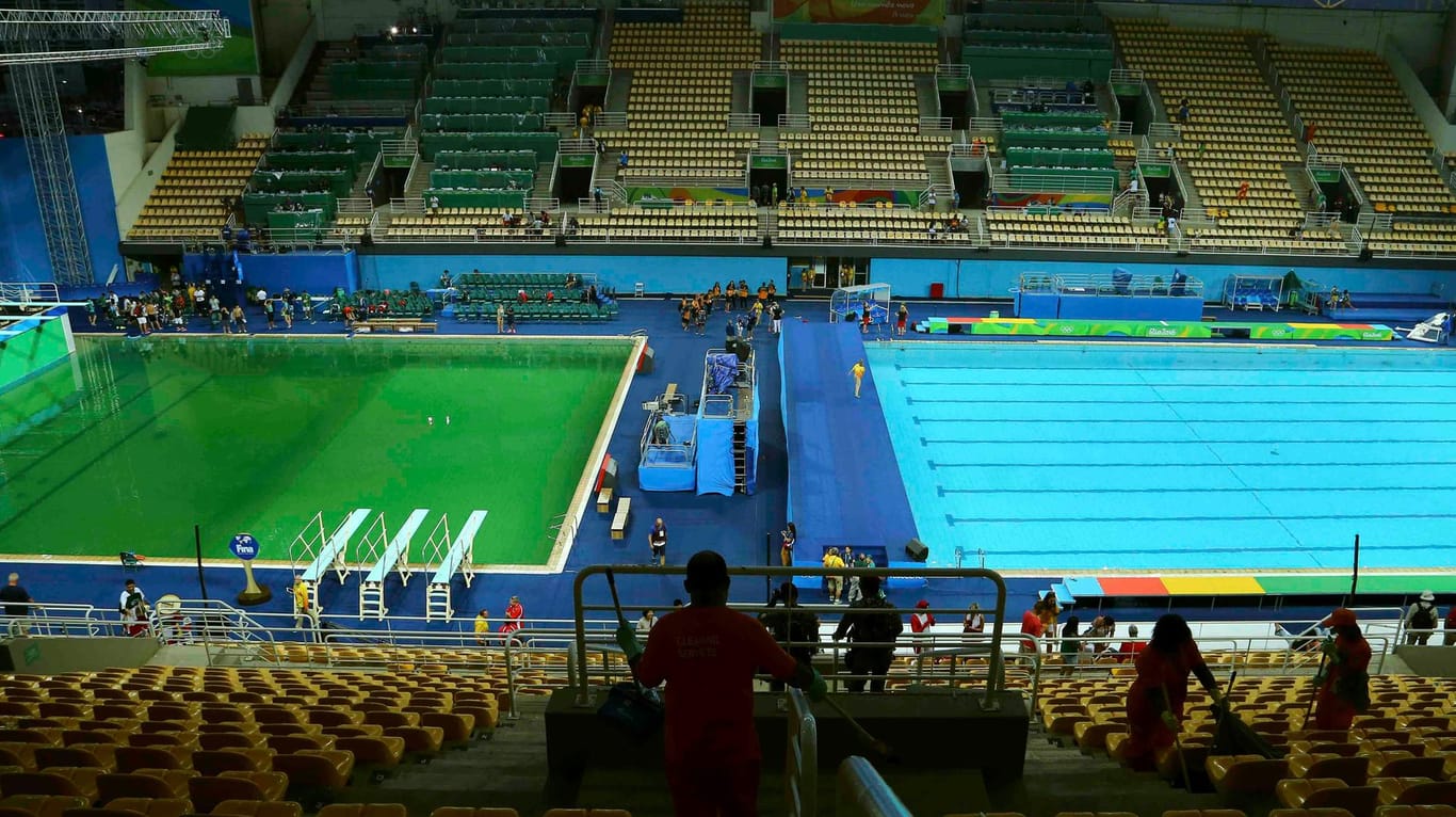 Die Olympia-Becken zeigen sich zweifarbig.