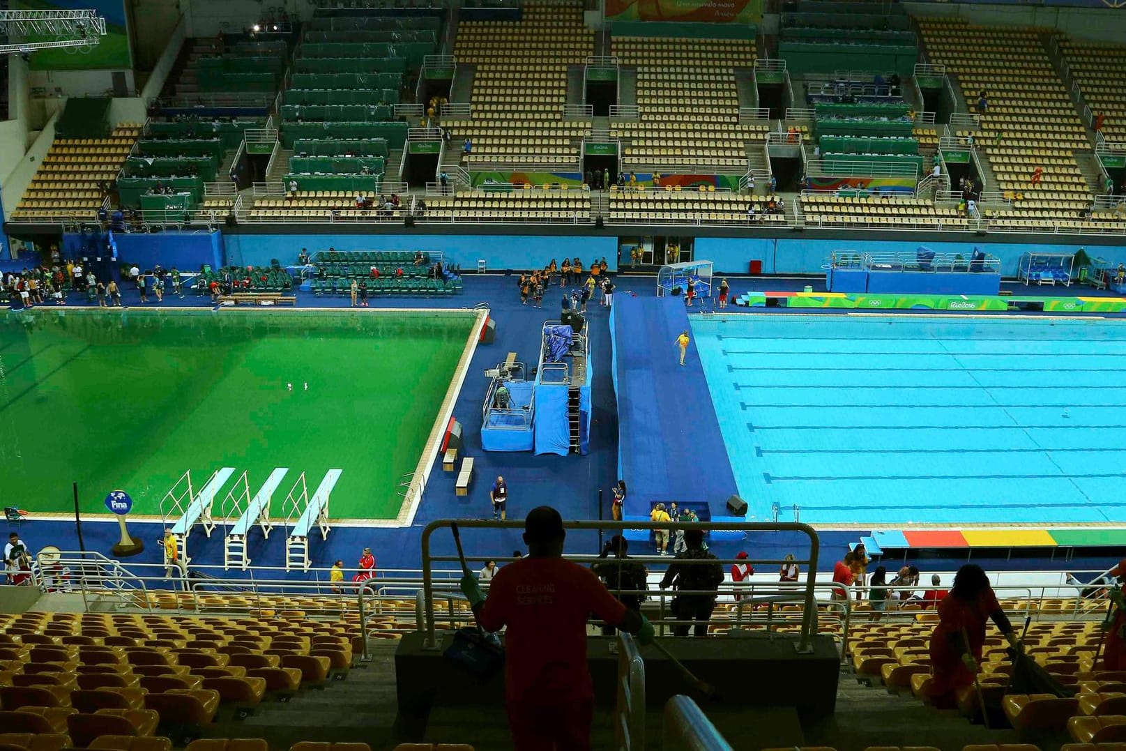 Die Olympia-Becken zeigen sich zweifarbig.