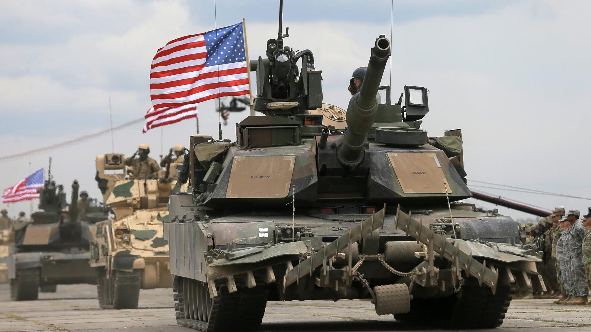 Ein US-Panzer vom Typ M1A2 Abrams bei einer Militärparade in Tiflis, Georgien.