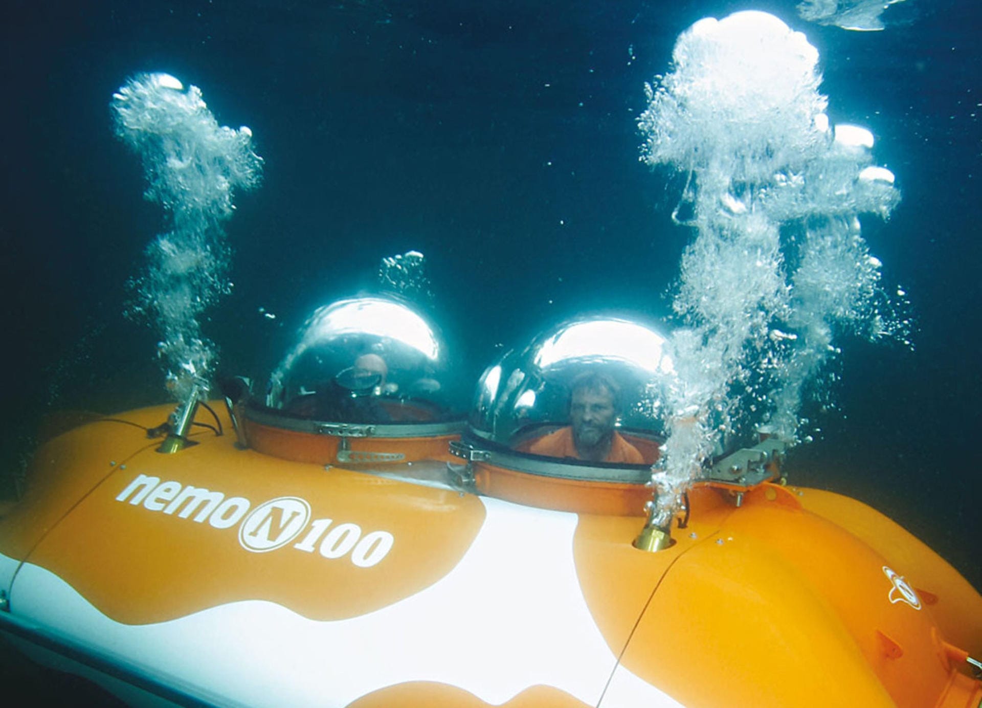 Mit dem Nemo 100 Explorer (für 280.000 Euro über Conleys.de) erkunden Sie die Unterwasserwelt.