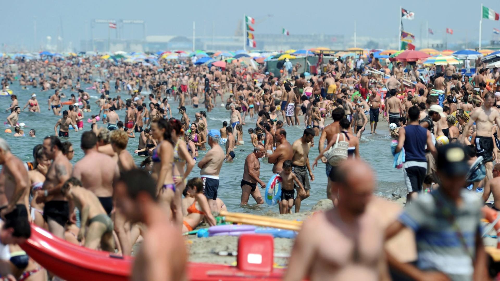 Wer sich ein Stück Strand "reserviert", muss zahlen.