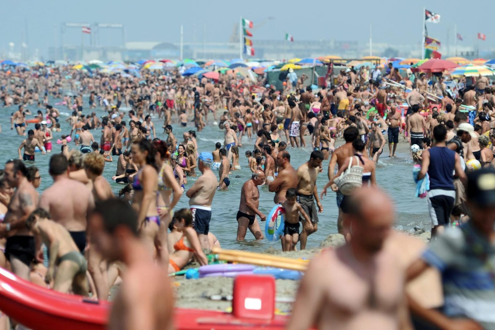 Wer sich ein Stück Strand "reserviert", muss zahlen.