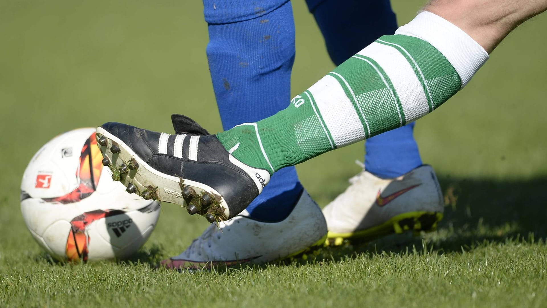 In Hamburg ist ein Amateurspiel völlig aus dem Ruder gelaufen. In Hamburg ist ein Amateurspiel völlig aus dem Ruder gelaufen.