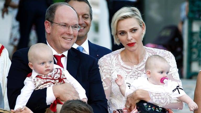 Prince Albert II., seine Frau Charlène und die Zwillinge Jacques und Gabriella.