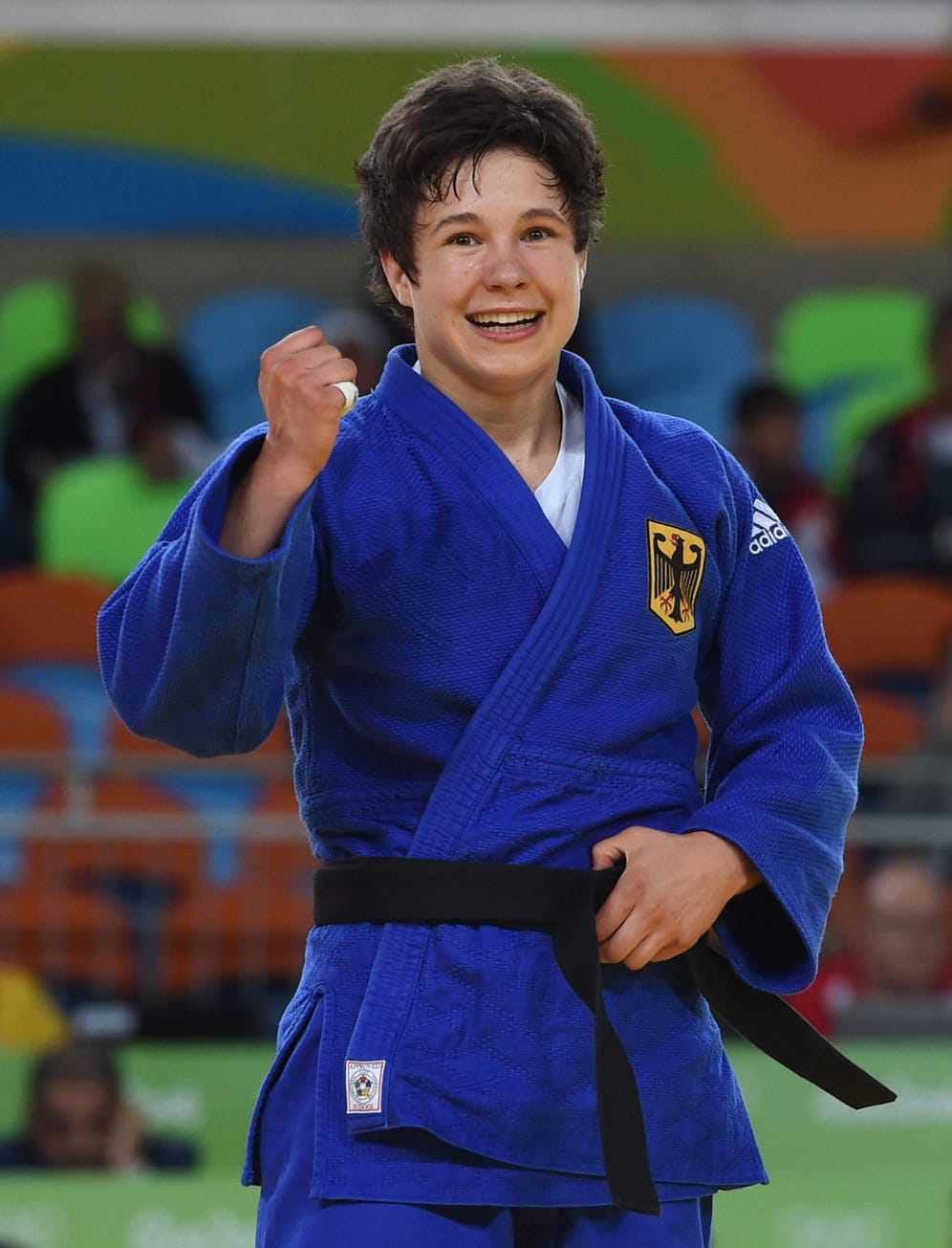 Die deutsche Judoka (bis 70 Kilogramm) Laura Vargas Koch jubelt nach dem Gewinn der Bronzemedaille.