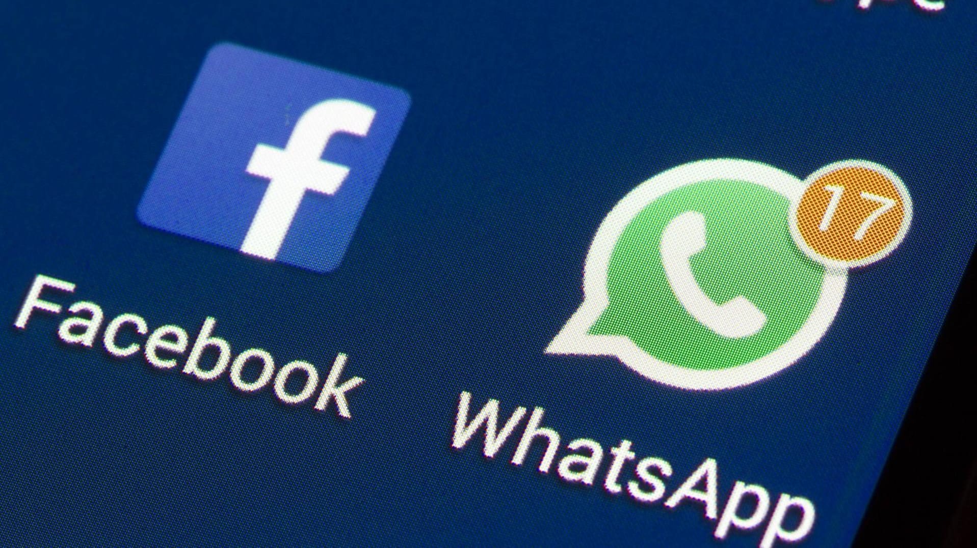 Das WhatsApp-Logo auf einem Smartphone: Mit wenigen Klicks können Sie Ihr Konto löschen und die App deinstallieren.