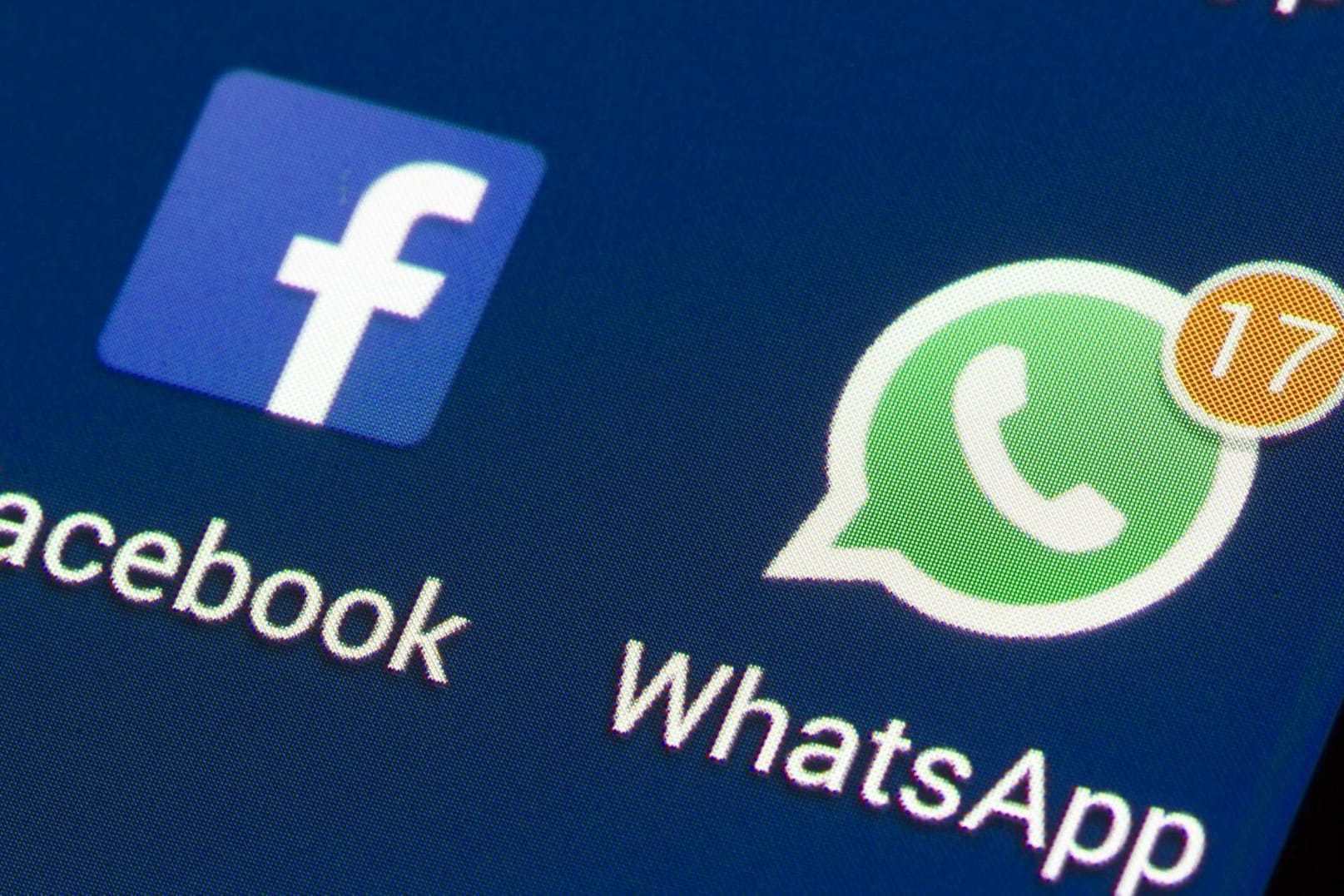 Das WhatsApp-Logo auf einem Smartphone: Mit wenigen Klicks können Sie Ihr Konto löschen und die App deinstallieren.