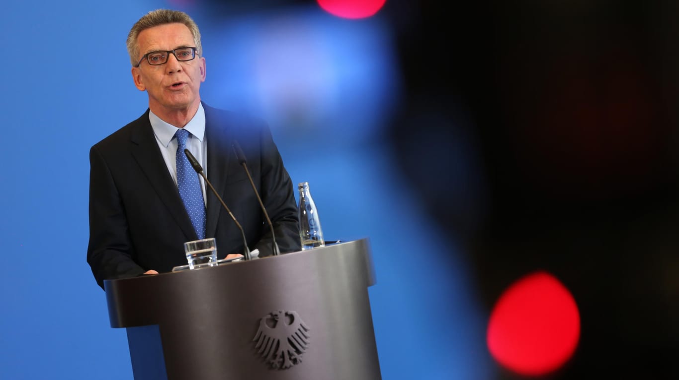 Bundesinnenminister Thomas de Maizière will Tausende neue Sicherheitskräfte einstellen.
