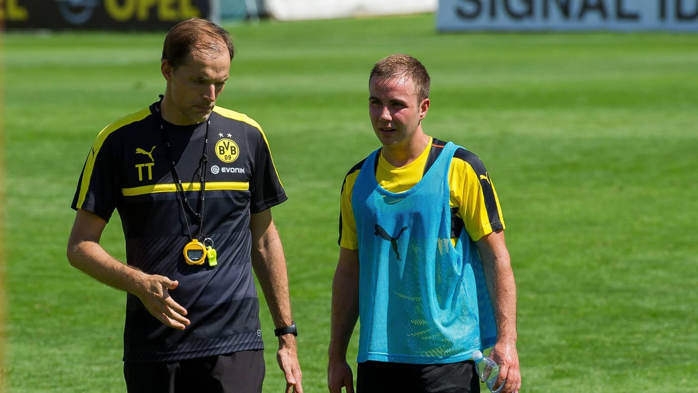 Trainer Thomas Tuchel mit BVB-Neuzugang Mario Götze im Trainingslager in der Schweiz.