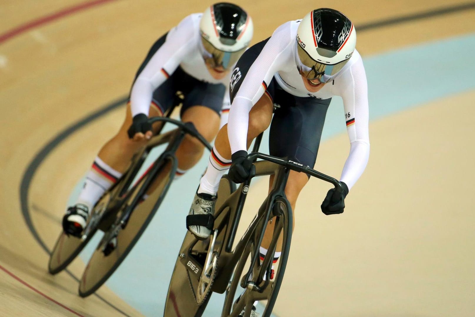 Miriam Welte und Kristina Vogel rasen zu Edelmetall.