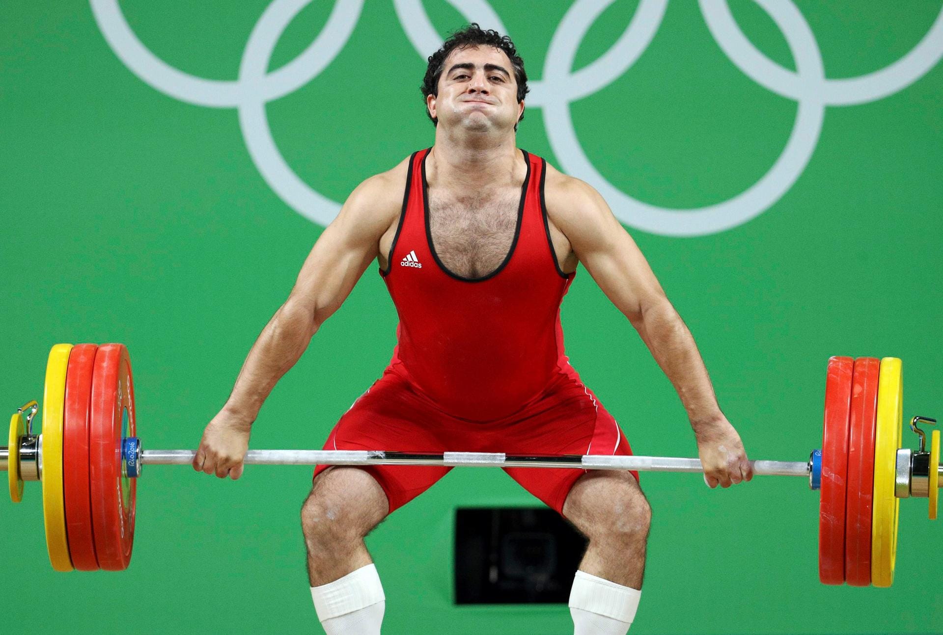 Backen zusammenkneifen und los: Der Armenier Arakel Mirzoyan gibt beim Gewichtheben alles.
