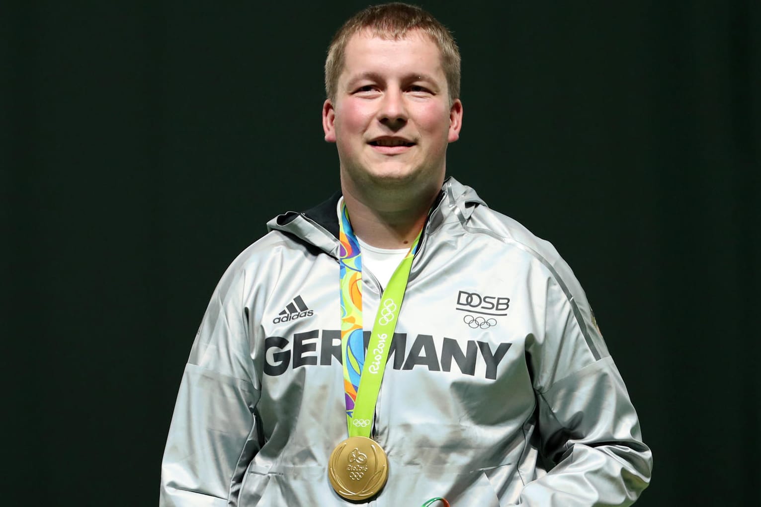 Sportschütze Christian Reitz holt das dritte Schützen-Gold mit der Schnellfeuerpistole.
