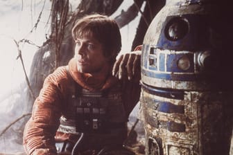Mark Hamill als Luke Skywalker und Kenny Baker als R2-D2 in "Star Wars - Das Imperium schlägt zurück".