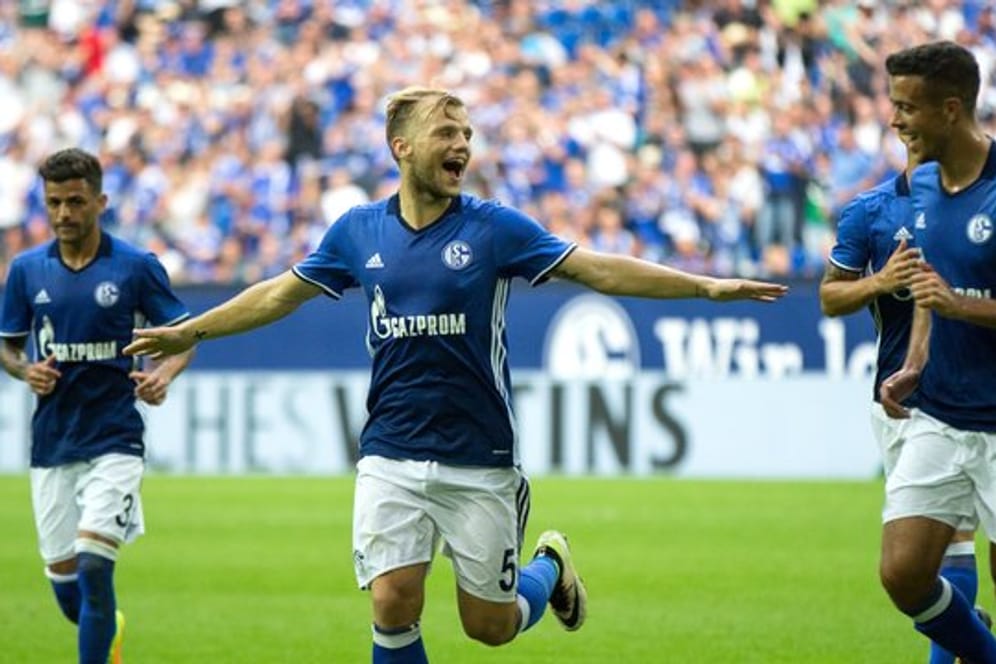 Schalkes Johannes Geis jubelt nach seinem Tor zum 3:1.