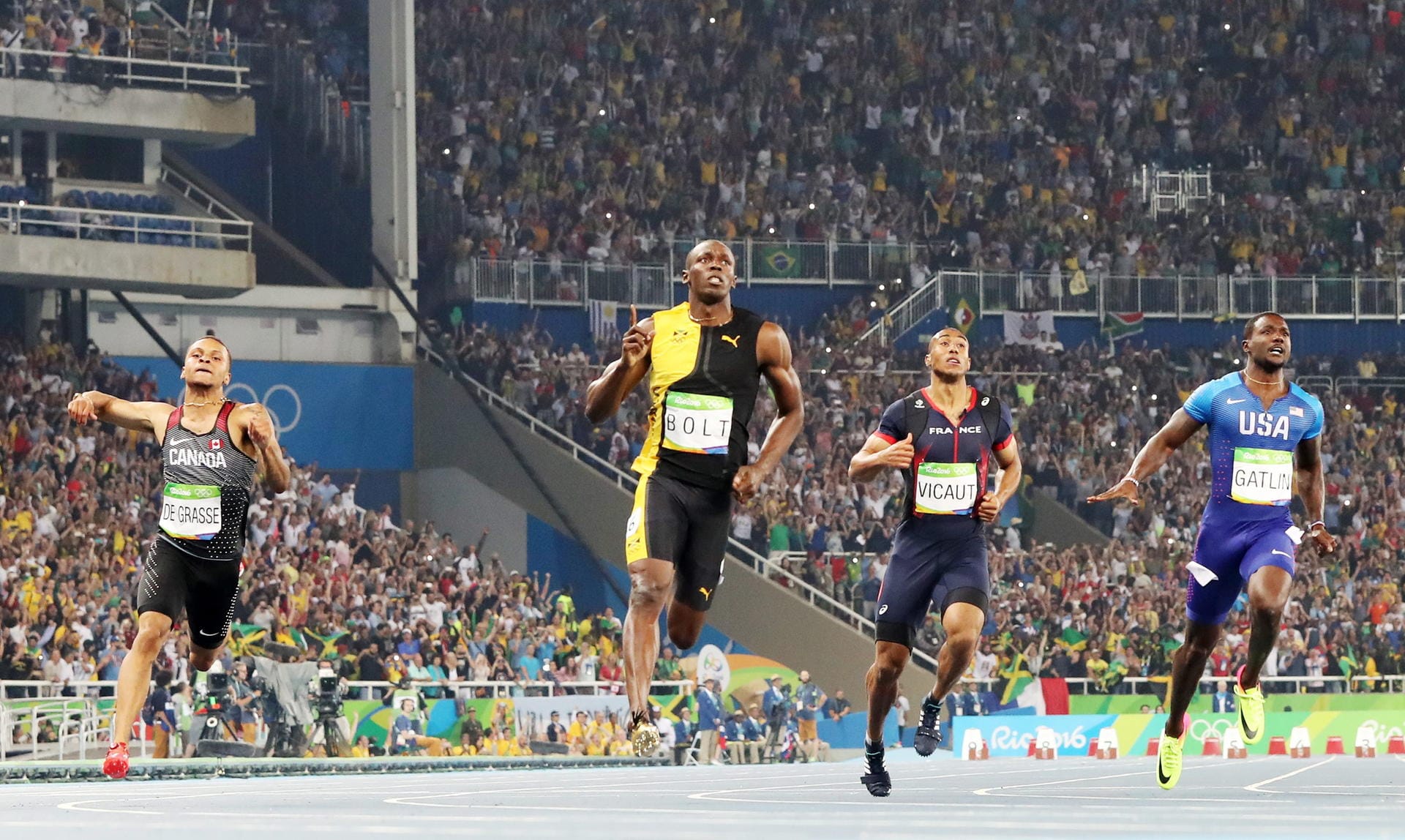 Der Springtkönig ist zurück! Usain Bolt gewinnt Gold über 100 Meter. Der Jamaikaner setzte sich mit 9,81 Sekunden vor Justin Gatlin (9,89) aus den USA durch.