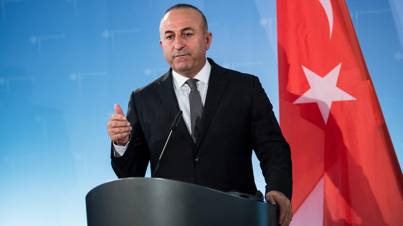 Der türkische Außenminister Mevlüt Cavusoglu sieht Gesprächsbedarf mit Wien und Stockholm.