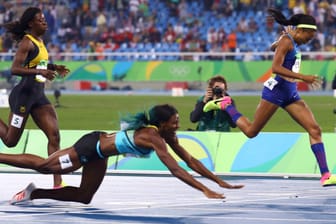 Der Moment der Entscheidung: Shaunae Miller (vorne) wird Olympiasiegerin über 400 Meter.