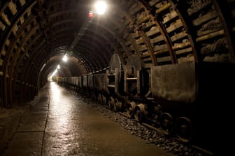 Ein Museumsschacht der ehemaligen Julia/Thorez Zeche im polnischen Waldenburg. Befindet sich in einem ähnlichen Tunnel der Goldzug der Nazis?