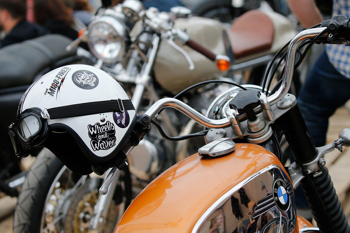 Passend zum Retro-Bike: der Halbschalenhelm.