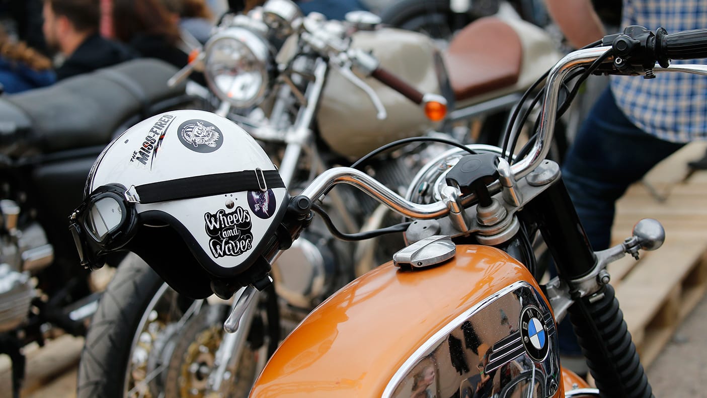 Passend zum Retro-Bike: der Halbschalenhelm. Passend zum Retro-Bike: der Halbschalenhelm.