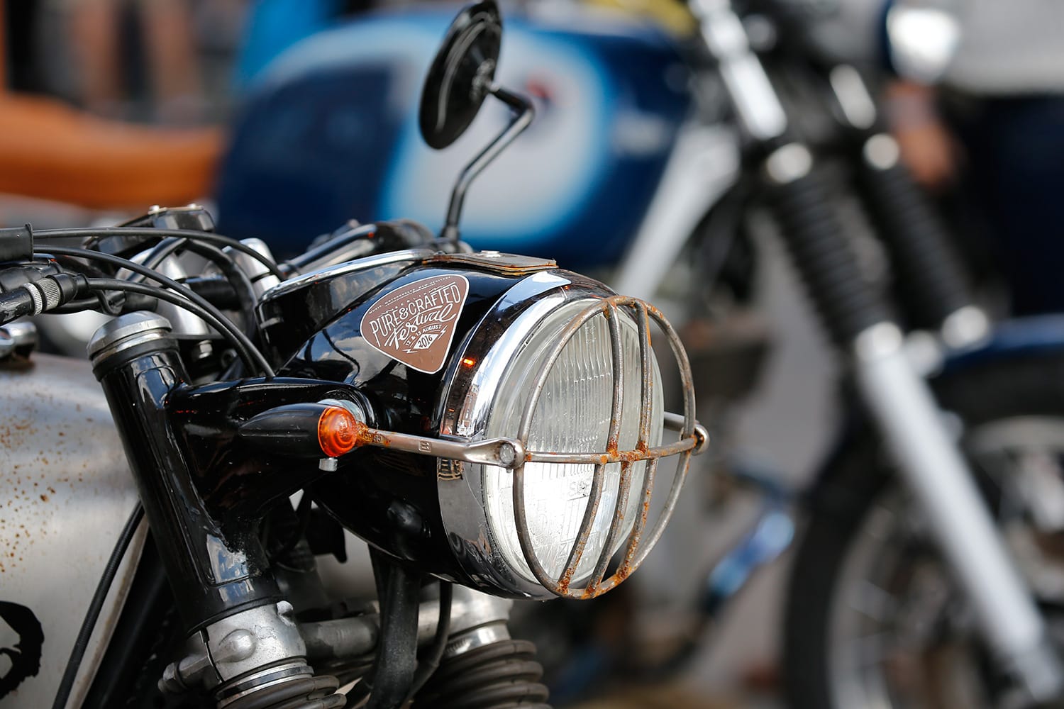 Urige Motorräder erfreuen sich großer Beliebtheit und werden von professionellen Schraubern aufgemotzt.