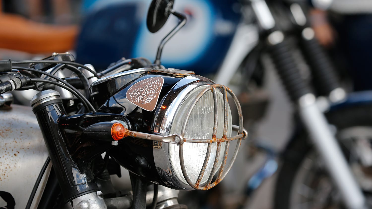 Urige Motorräder erfreuen sich großer Beliebtheit und werden von professionellen Schraubern aufgemotzt.