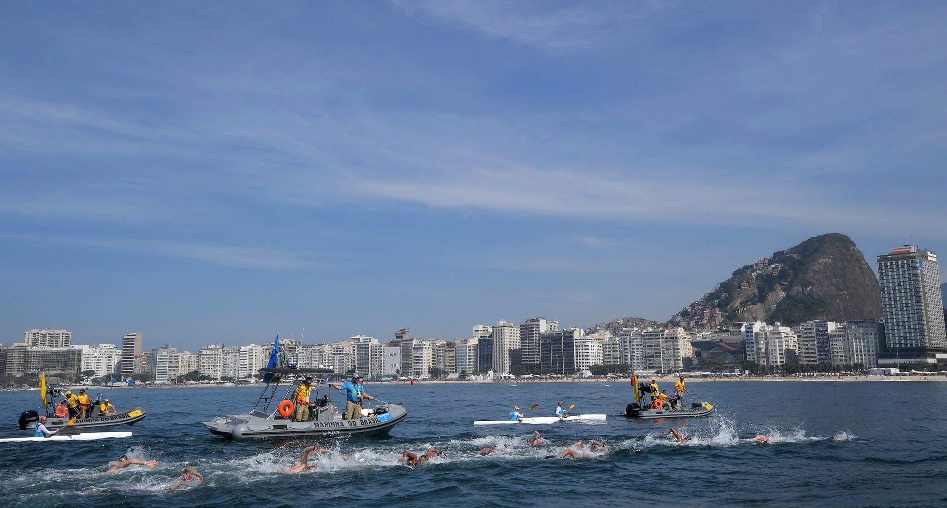 Für den tollen Ausblick auf die Küste Rios und die angrenzenden Berge haben die Freischwimmer in ihrem 10-Kilometer-Rennen leider keine Zeit. Ihr Fokus liegt vielmehr auf der Aussicht auf olympisches Edelmetall.