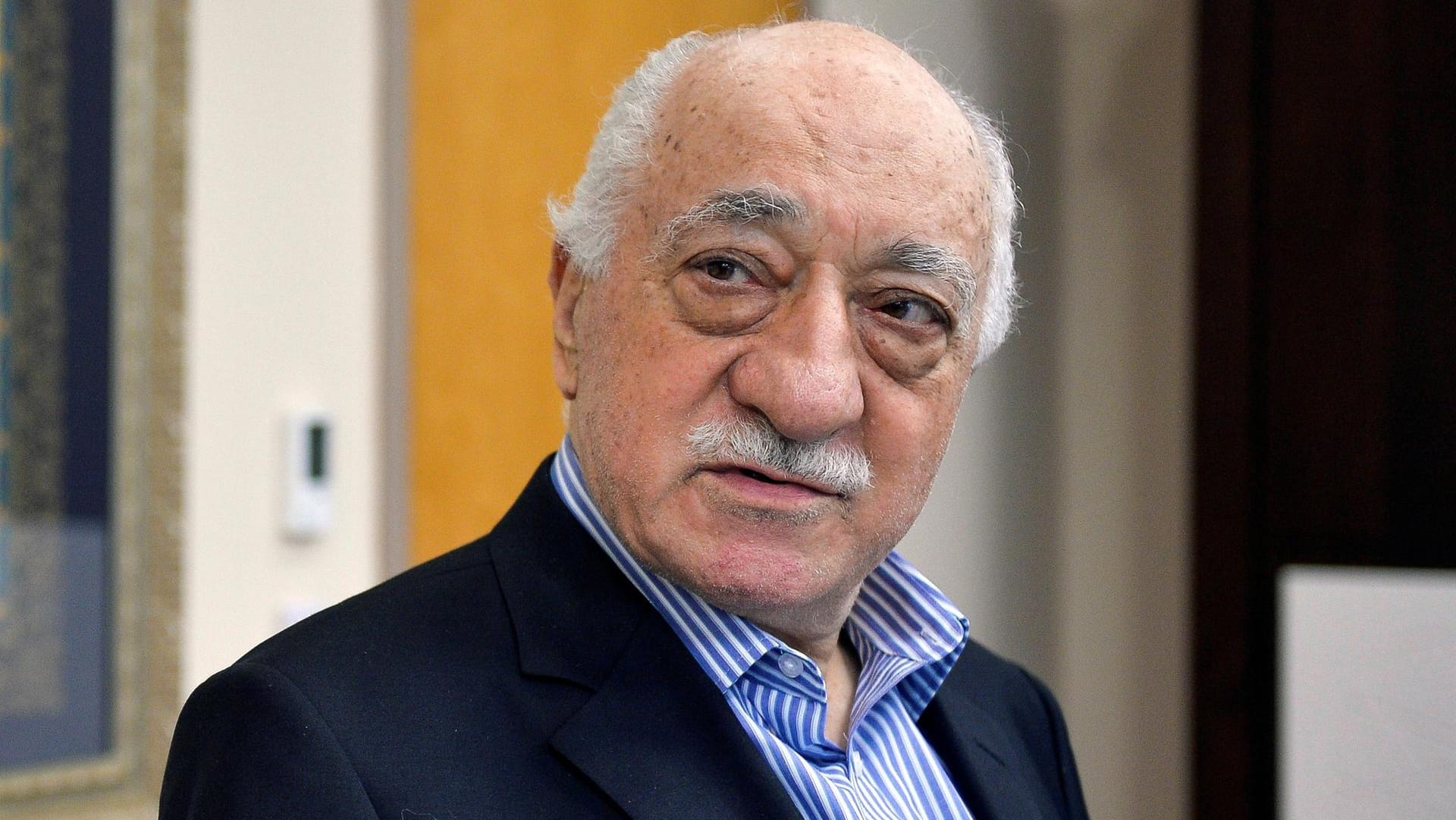 Nach Ansicht der türkischen Regierung steckt Fethullah Gülen hinter dem Putschversuch von Mitte Juli. Nach Ansicht der türkischen Regierung steckt Fethullah Gülen hinter dem Putschversuch von Mitte Juli.