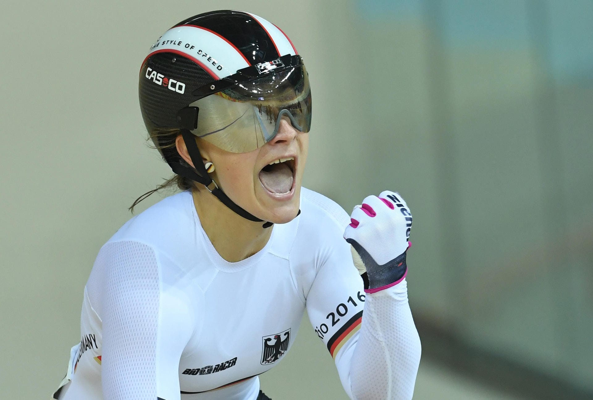 Siegerfaust: Kristina Vogel freut sich über ihre Goldmedaille im Sprint der Bahnfahrerinnen.