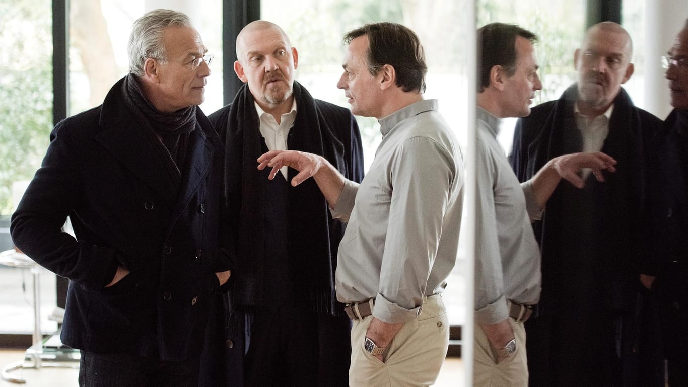 Szene aus "Tatort: Durchgedreht": Die Kommissare stellen den Journalisten Ole Winthir (Peter Benedict) zu Rede.