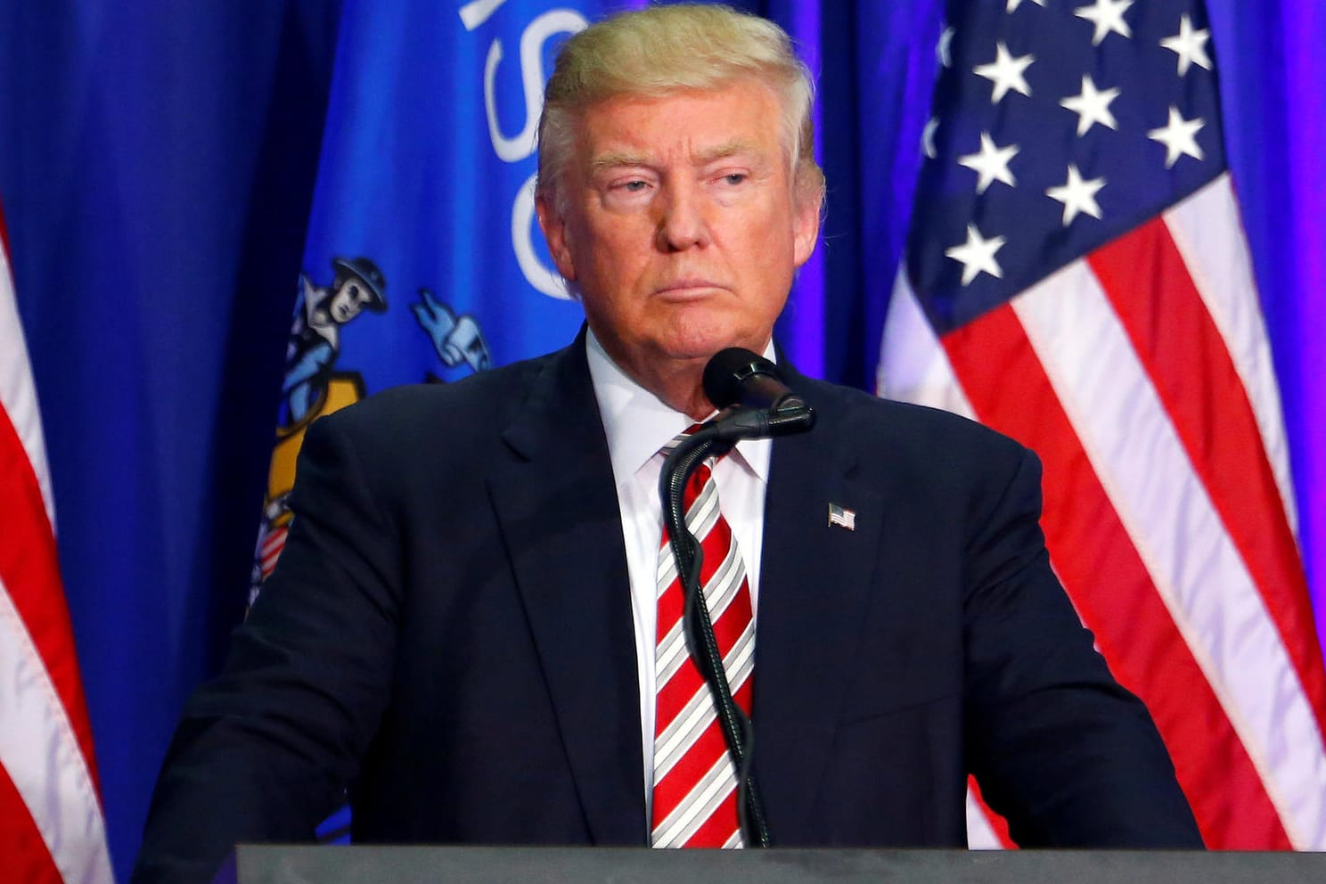 Donald Trump wird von den Geheimdiensten über die Staatsgeheimnisse unterrichtet.