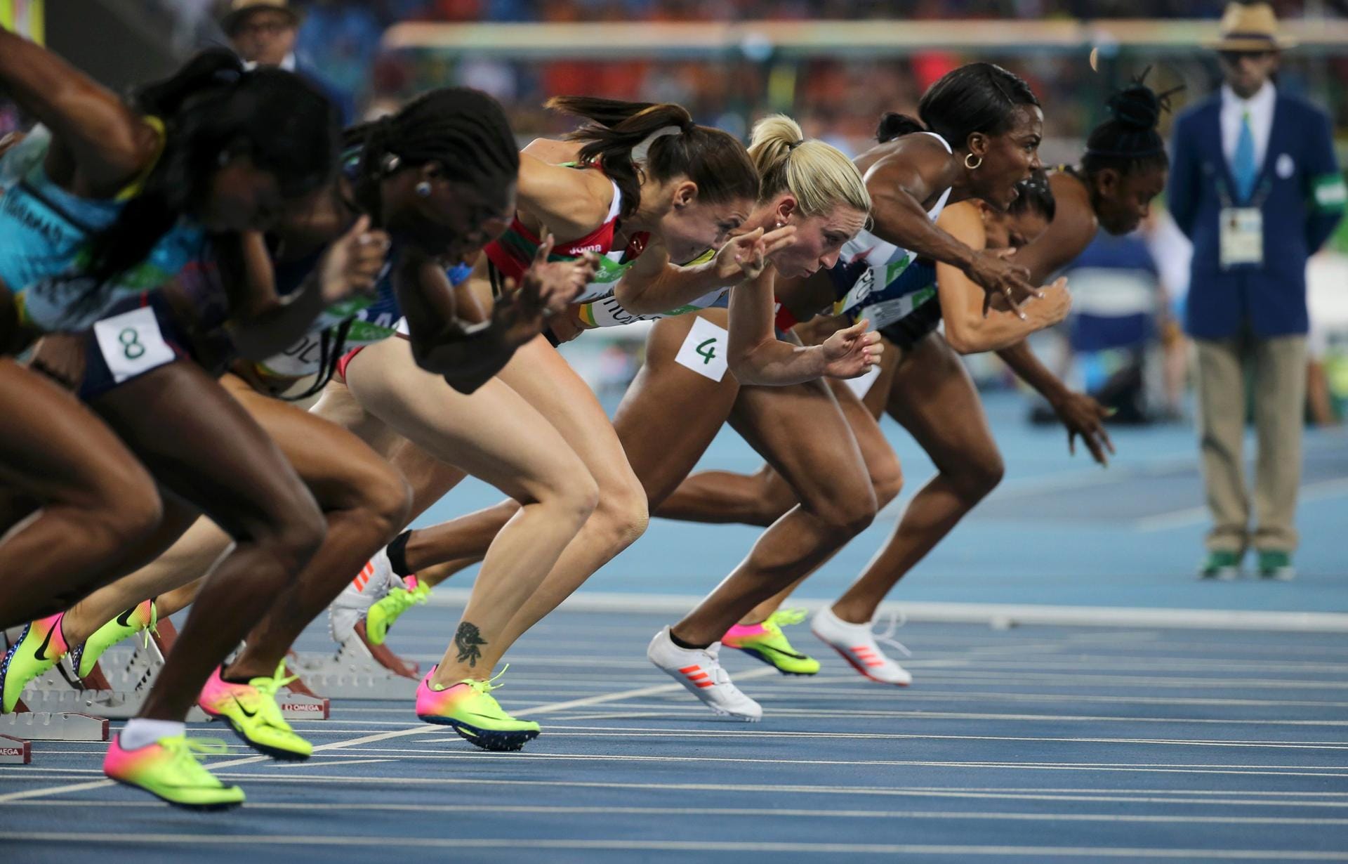 Flotte Damen: Die Sprinterinnen um Cindy Roleder (Vierte von rechts) in den ersten Sekunden über die 100 Meter Hürden.